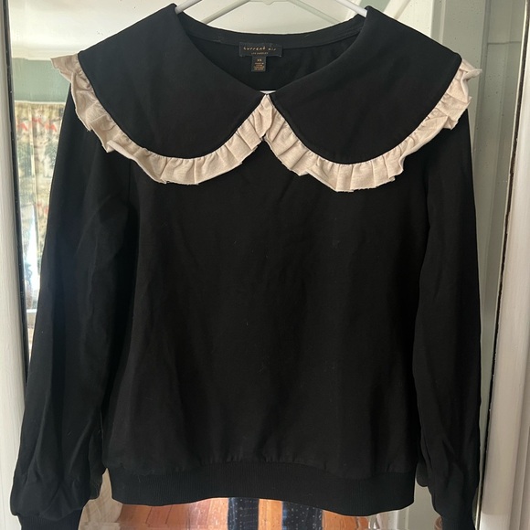 Black Sweatshirt with Peter Pan White Ruffled Collar - Picture 1 of 4